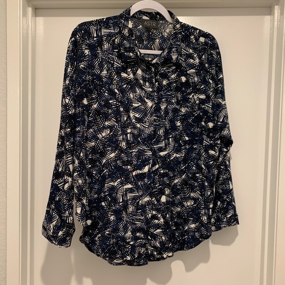 Astr Tops - ASTR Printed Open Back Blouse
